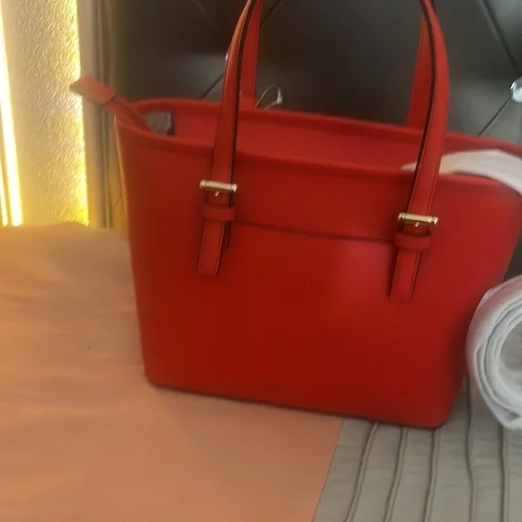 Michael Kors Jet Set Travel XS TZ Tote Bag free key chain - Picture 3 of 11